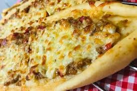 Hackfleisch- & Kaşar-Pide